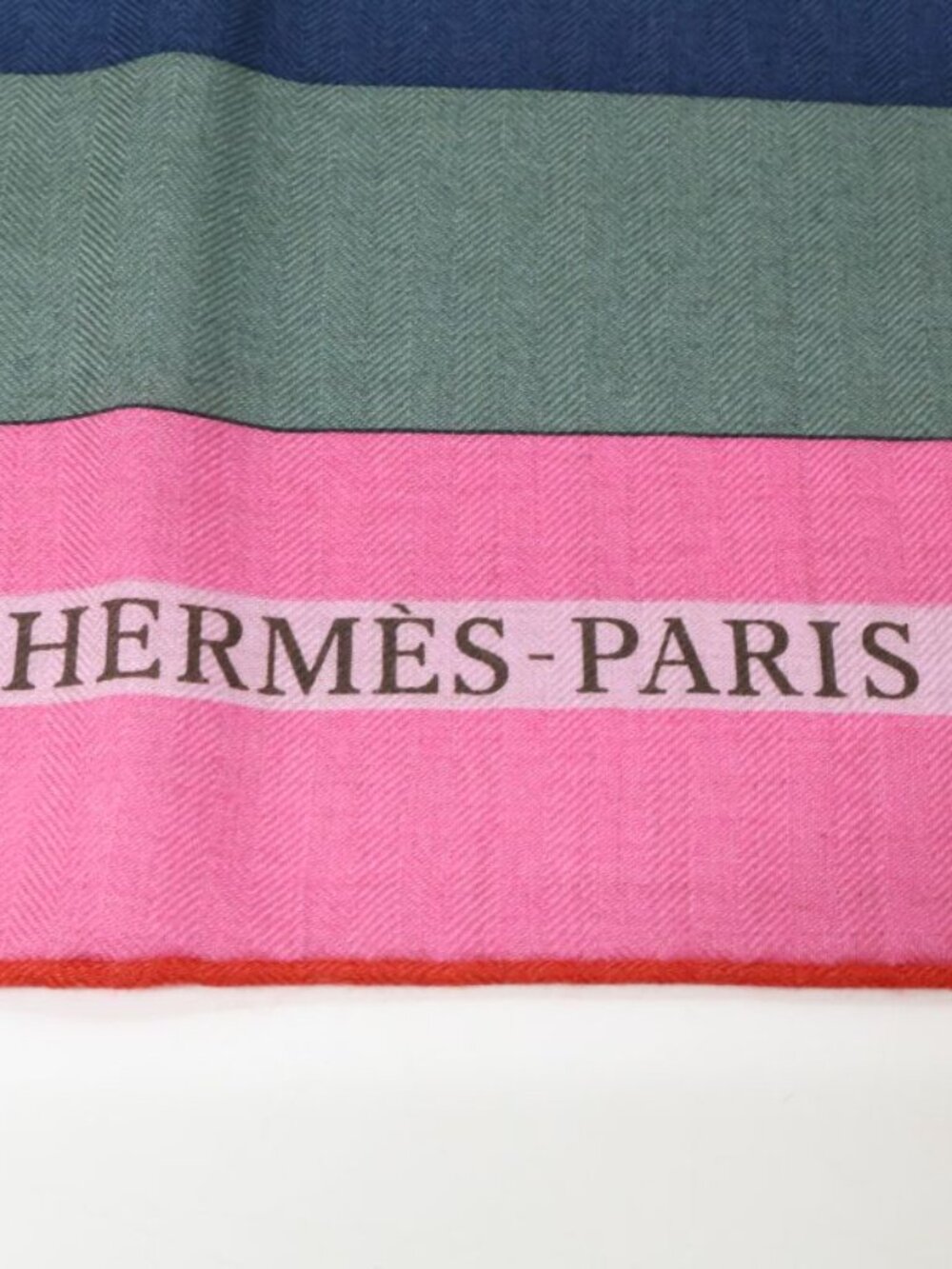 ★SOLD★ Hermes 09 Voitures en Equilibre Elaborate Carriage Carre Scarfrose Bon - Picture 3 of 6